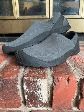 KEEN Men's Slip-On Loafers in Gray and Black